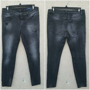 Anthropologie Closed Marlow Distressed Skinny Jean